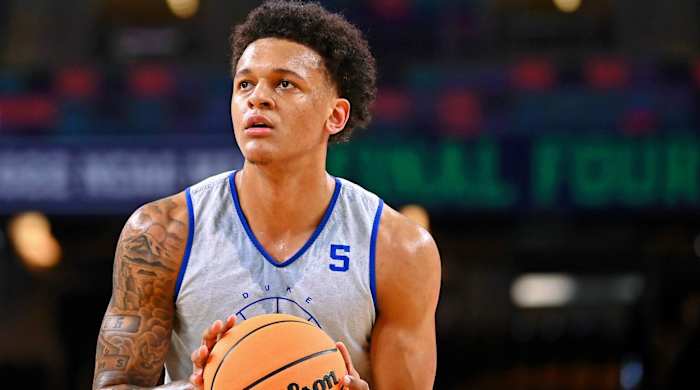 Duke forward Paolo Banchero warms up before a game.